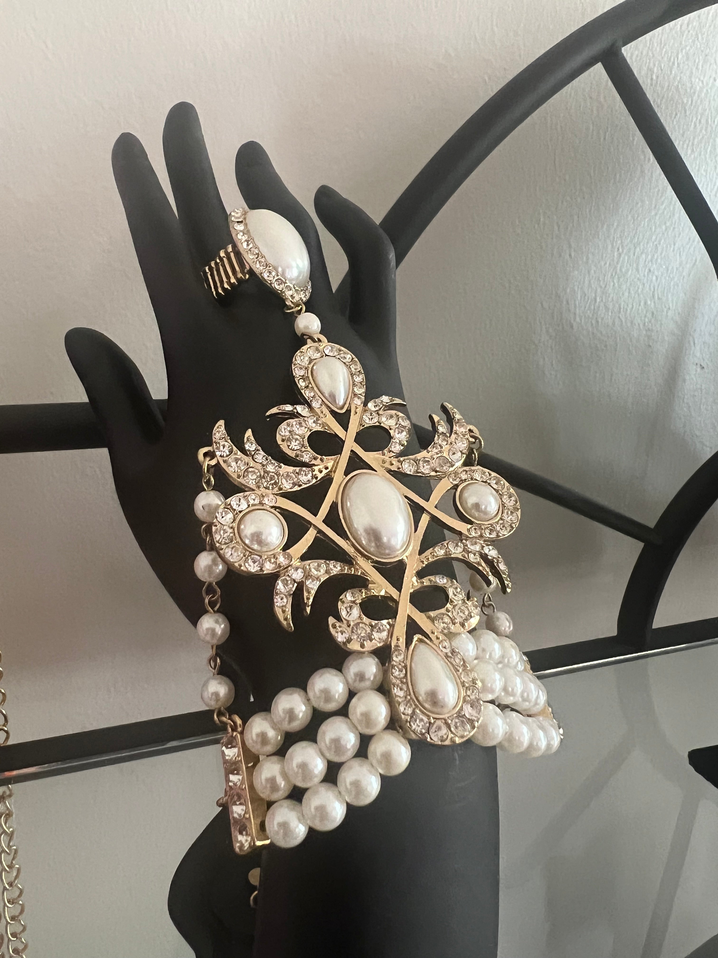 Pearl hand chain with stones
